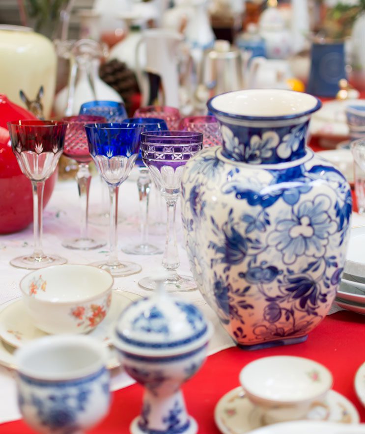 flea market, porcelain objects